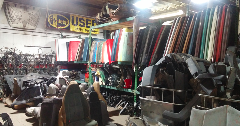 Illustration for article titled This Amazing Indoor Jeep Junkyard Is My Heaven On Earth